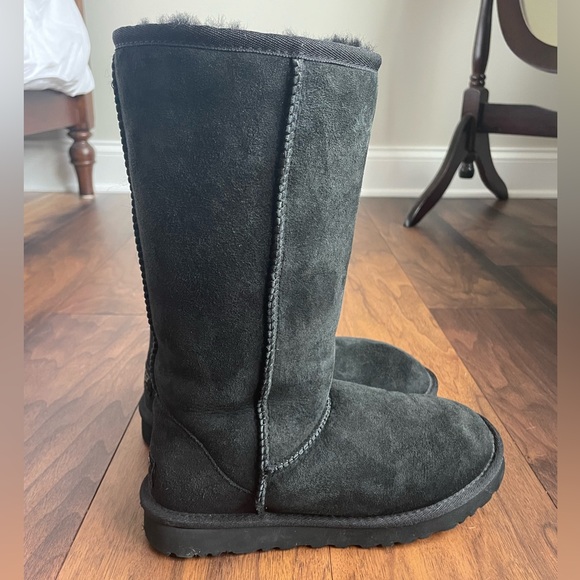 UGG NEW Women’s Black Classic Tall II Boot size US 7 - Picture 4 of 8